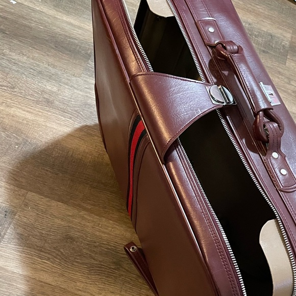 Vintage Travel Suitcase made in Korea unbranded Maroon With Red Stripe - Picture 9 of 10